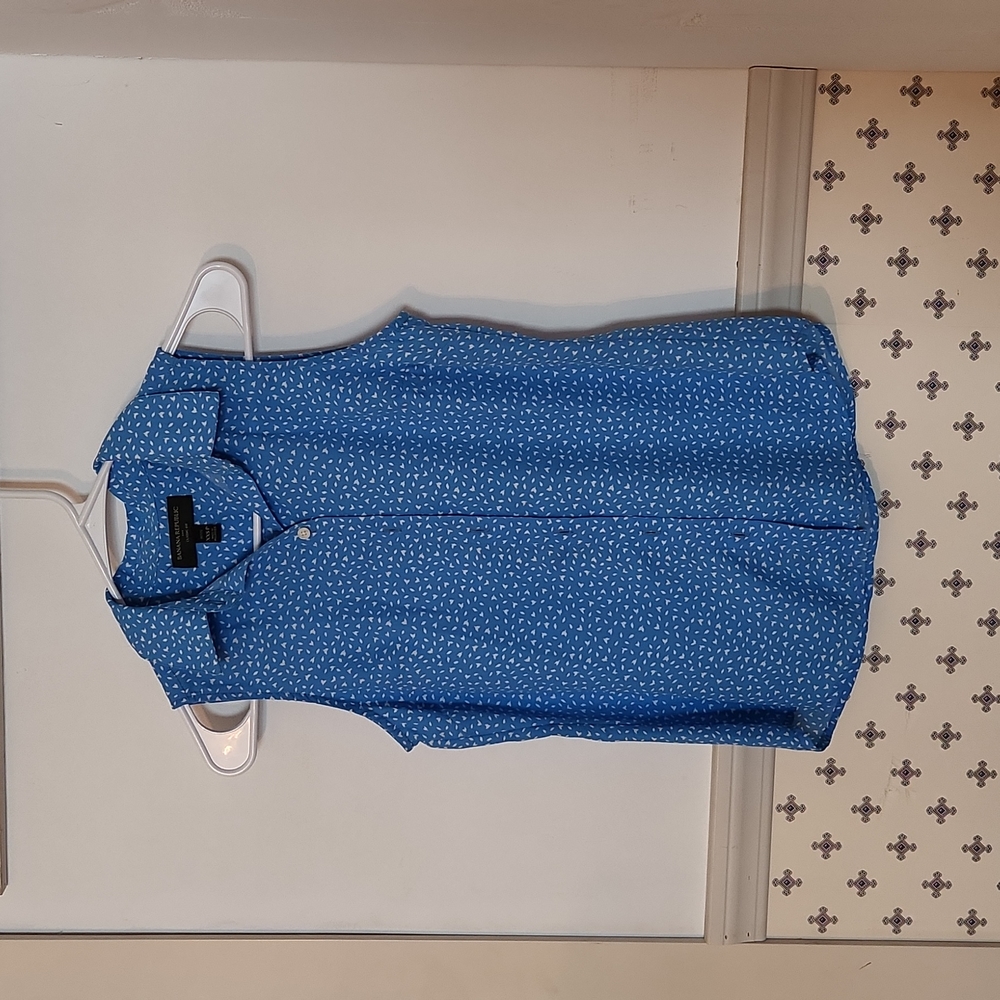 Sleeveless Buttondown